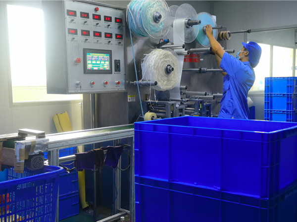 新型黑膏藥采用熱熔膠基質(zhì)怎么加工制作方法 新型黑膏藥采用熱熔膠基質(zhì)怎么加工制作方法